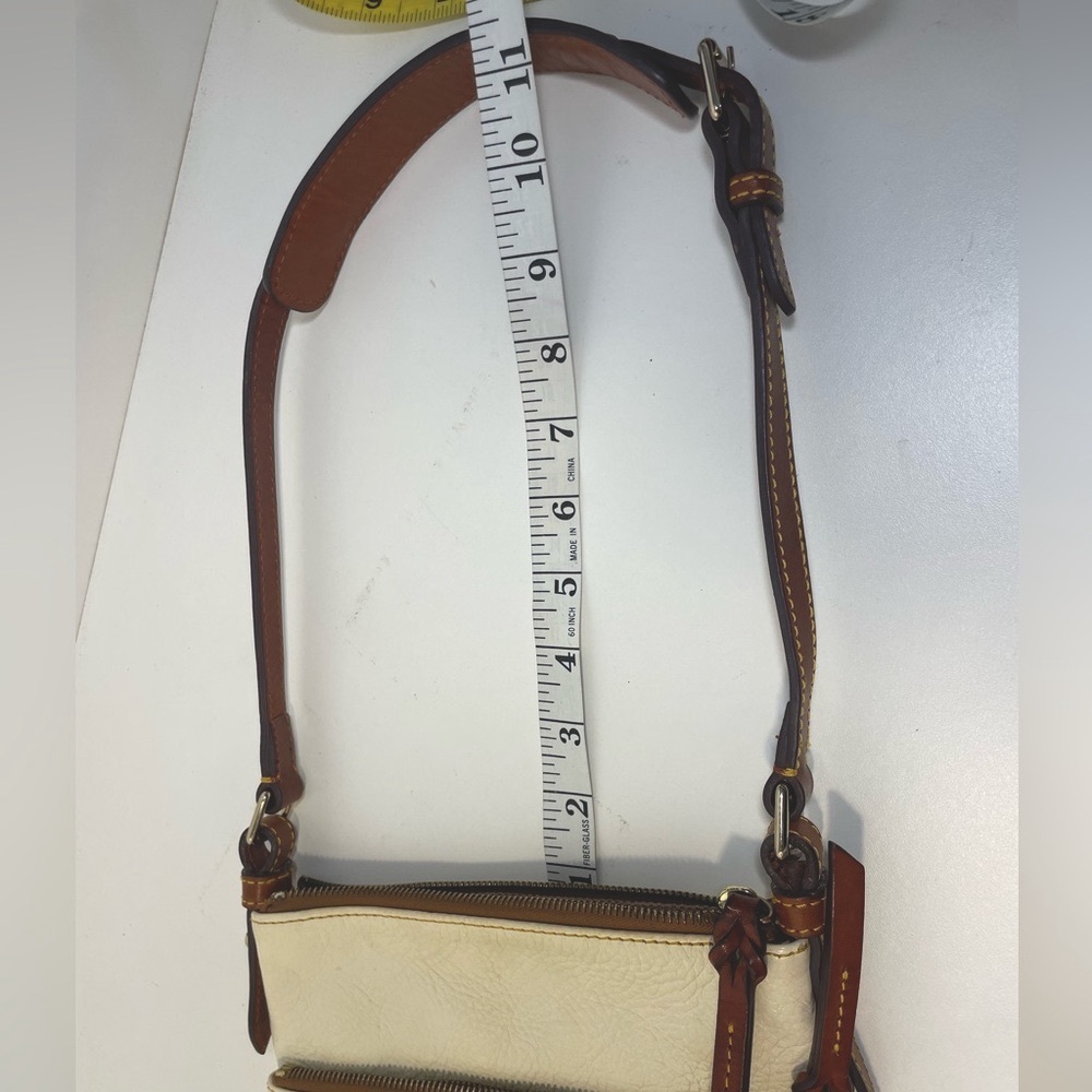 Dooney & Bourke Cream and Brown Leather Small Letter Carrier Shoulder Bag EUC - Picture 13 of 16